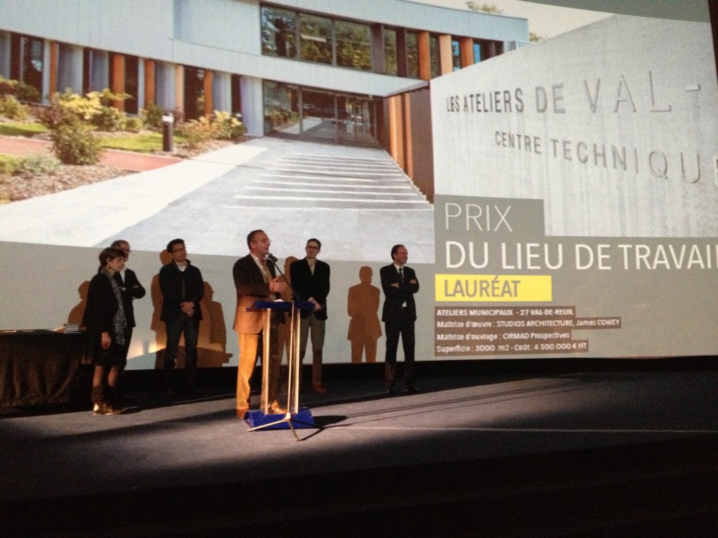 Val-de-Reuil a d'abord reçu le prix du lieu de travail pour ses Ateliers