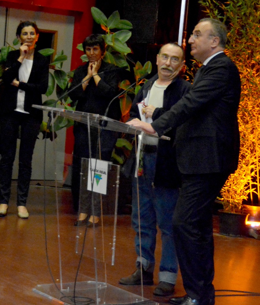 Laurent Gosse reçoit le 1er prix des balcons fleuris