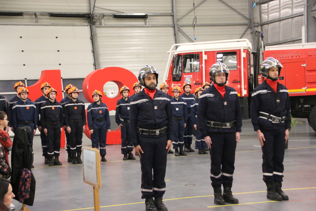 Le centre de secours, c'est 33 pompiers professionnels et 59 volontaires