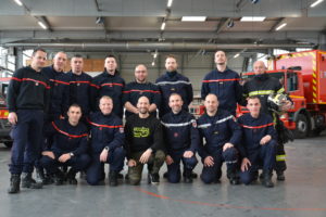 Benoît Coulaud entouré des sapeurs-pompiers de la caserne Louviers Val-de-reuil