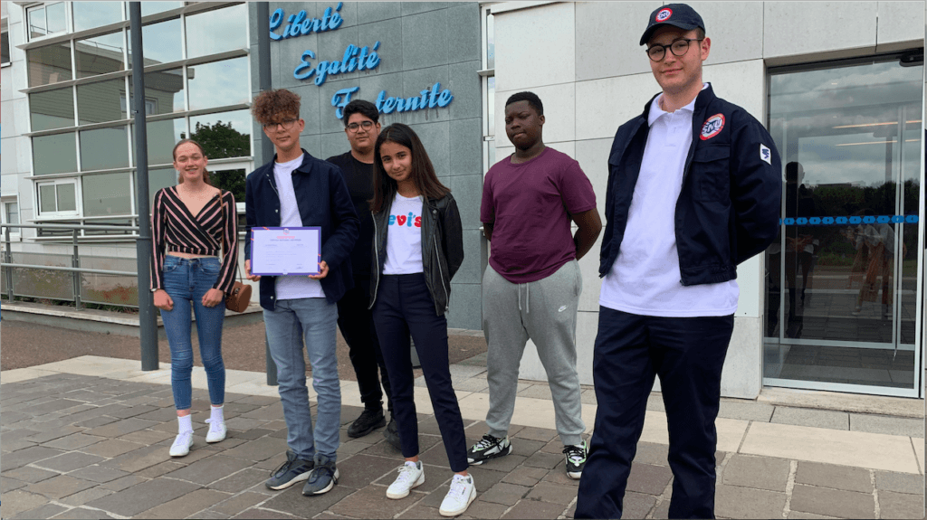 Cannelle, Arthur, Tarik, Salma, Bryan et Nolan (de g. à d.) sont rentrés transformés de leurs 2 semaines de SNU