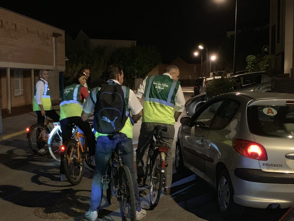 Au contact de tous… c’est le principe de cette ronde nocturne. Plusieurs occupants de voitures à l’arrêt dans les quartiers sont interpellés par le maire. 