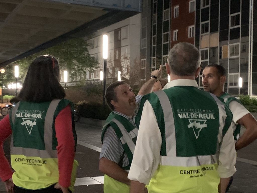 Après les quartiers, cap sur la dalle. Des petits groupes dérangés, délogés… Voilà aussi le rôle de ces rondes de nuit « fort utiles »