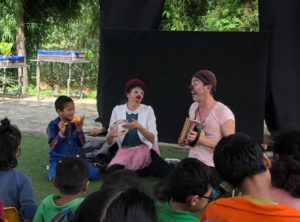 Nos deux clowns ont semé le rire, village après village