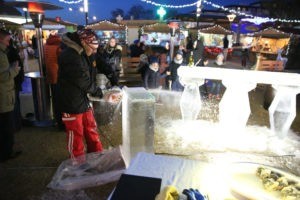 Un ours polaire tout en glace prendra vie au milieu de la place des 4 Saisons le 14 décembre 