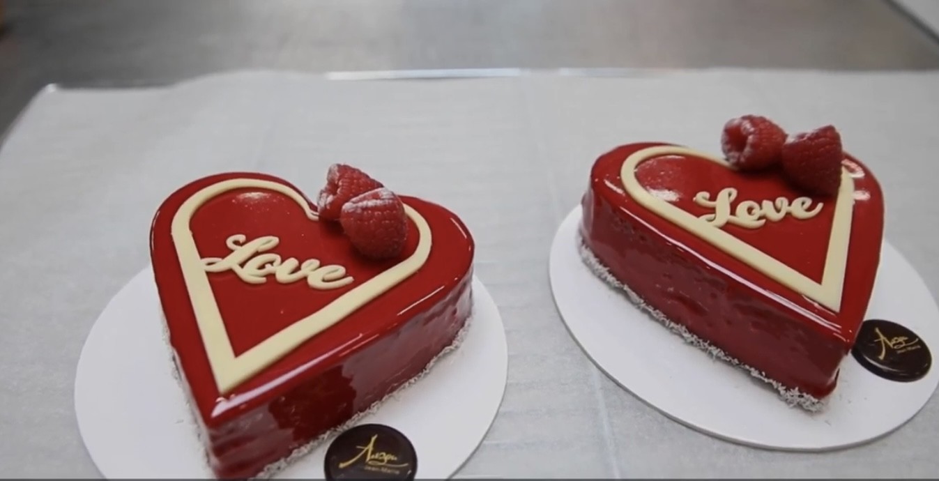 Pour la Saint-Valentin, la chocolaterie Auzou réchauffe les coeurs dans son atelier rolivalois