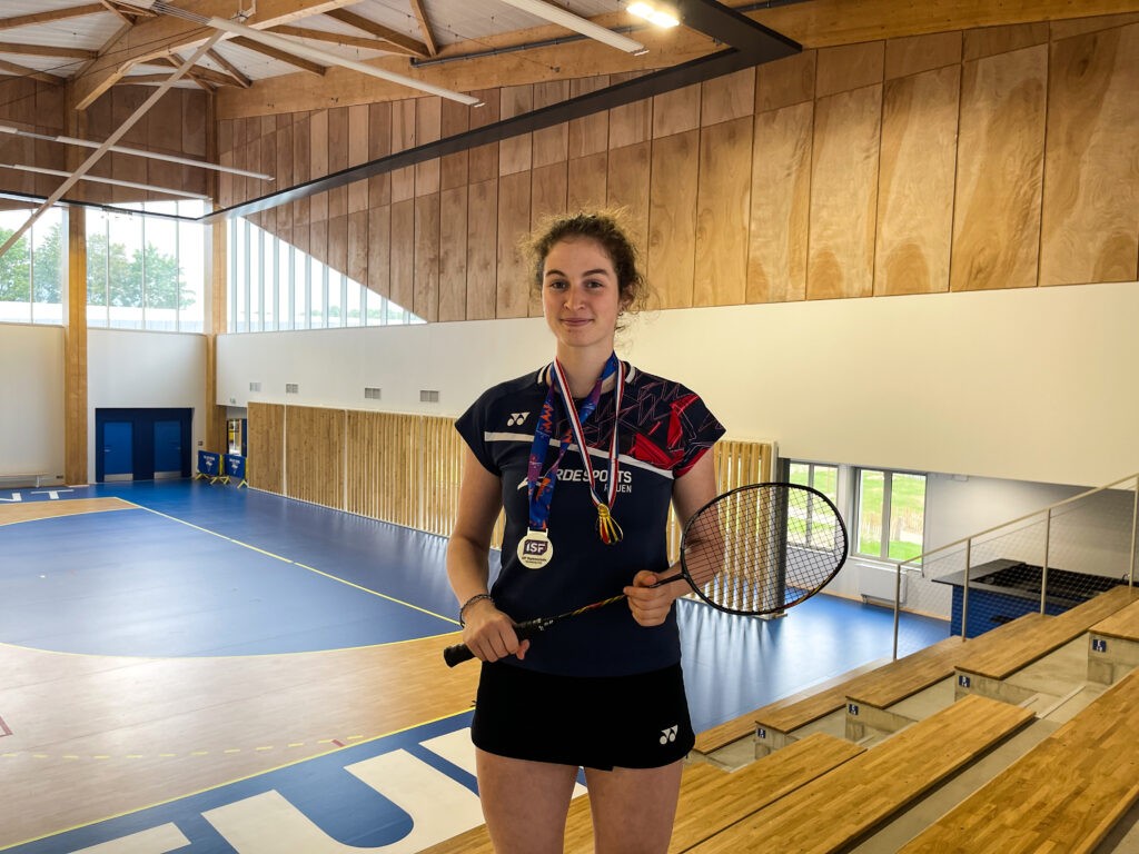 Championne de badminton à 18 ans