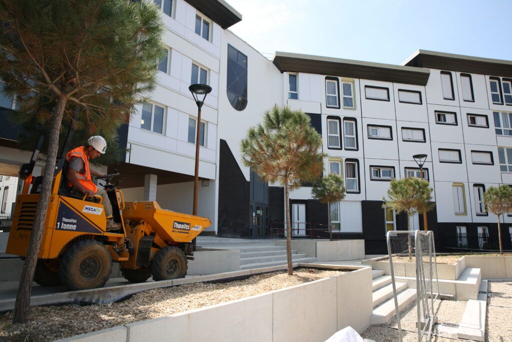 Débutés en septembre dernier, les travaux de rénovation de la rue du Lierre s’achèvent ce mois-ci.