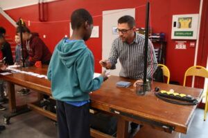 Les jeunes récupèrent les bulletins de vote !