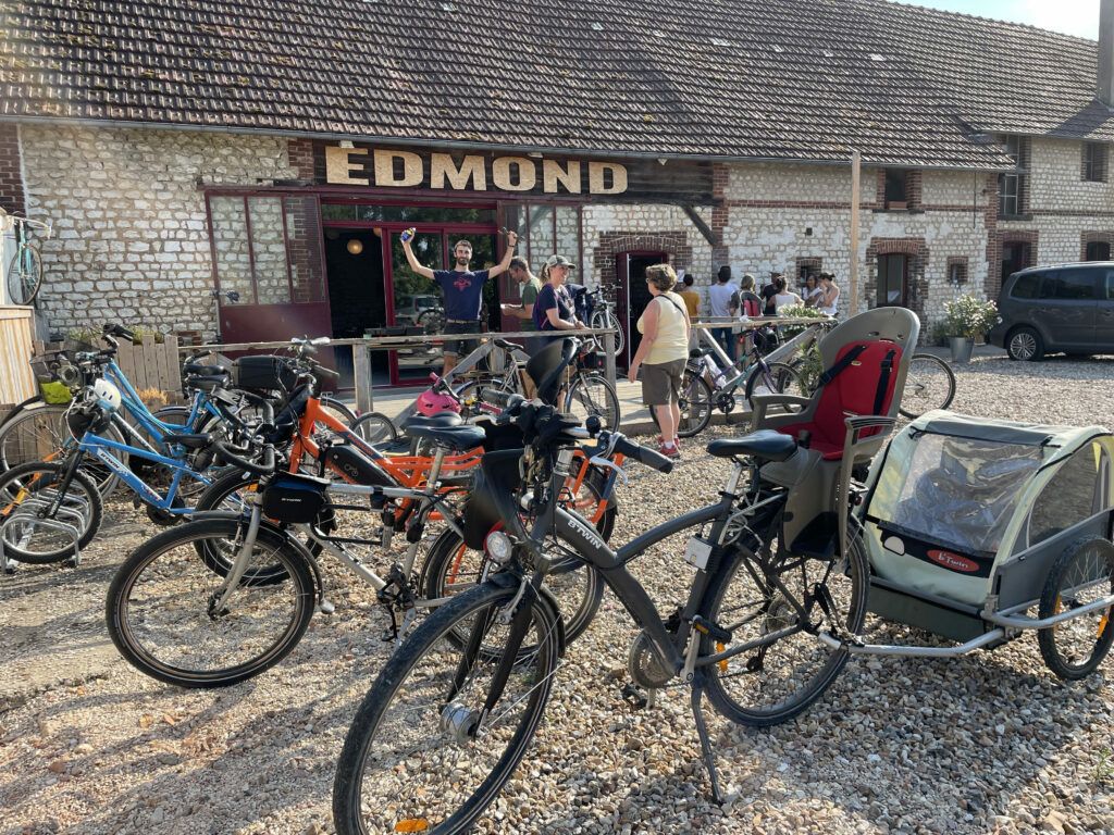 Atelier auto réparation de vélo Chez Edmond, mercredi 22 novembre 2023 à 17h30.