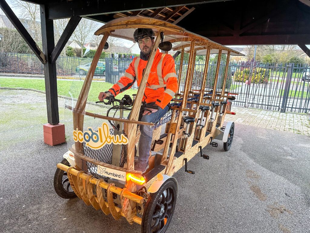 Le vélobus avec assistance électrique pour les crèches et les familles  nombreuses