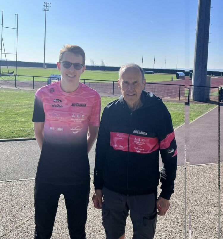 Cette année le club de triathlon fête ses 30 ans. Pour cette occasion, un repas pour les licenciés et leur famille, ainsi que pour les partenaires est organisé le samedi 30 août prochain.