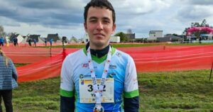 Champion de Normandie du 400 mètres en catégorie AB, vice-champion du 100 mètres dans cette même catégorie, puis champion de France du 400m en sport adapté, le jeune Rolivalois Yanis Khelil continue d’impressionner sur les pistes comme dans la vie.