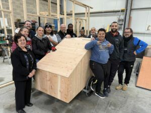 Une vingtaine de jeunes Rolivalois construisent actuellement leur roulotte
