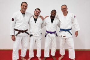 Dès septembre prochain, le jiu-jitsu brésilien s’émancipe à Val-de-Reuil. Auparavant rattachée au judo des 2 Riv, la discipline sera désormais portée par une toute nouvelle association indépendante : la Roll Academy. Porté par une équipe de passionnés 100 % rolivalois, ce projet ambitieux vise à démocratiser ce sport en plein essor auprès de tous les publics.