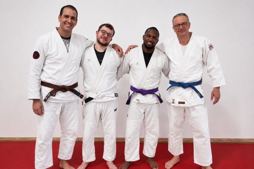 Dès septembre prochain, le jiu-jitsu brésilien s’émancipe à Val-de-Reuil. Auparavant rattachée au judo des 2 Riv, la discipline sera désormais portée par une toute nouvelle association indépendante : la Roll Academy. Porté par une équipe de passionnés 100 % rolivalois, ce projet ambitieux vise à démocratiser ce sport en plein essor auprès de tous les publics.